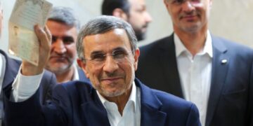 ببینید | احمدی‌نژاد با رمال‌ها در ارتباط بود؟