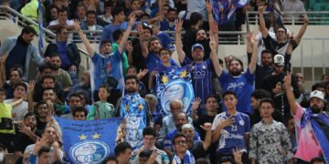 ببینید | شعار “درویش حیا کن پرسپولیس رها کن” توسط هواداران استقلال!
