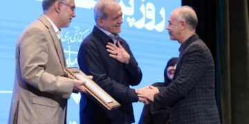 پزشکیان: ما وارث روندی هستیم که اصلاح آن زمان‌بر و دشوار است/ به جایی رسیده‌ایم که حتی در پرداخت حقوق افراد مشکل داریم