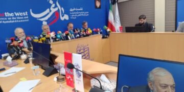 جواد لاریجانی: ایران می‌تواند در کمتر از دو هفته بمب اتم بسازد، اما.../ ایران به هر ننه قمری اجازه دخالت در اصول هسته‌ای و موشکی را نمی‌دهد
