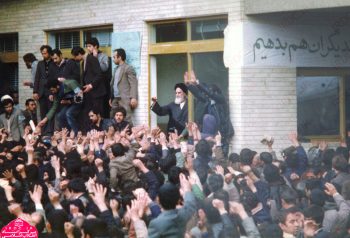 این است انقلاب ملی: رهبری که طاغوت شرق و غرب را شکست داد